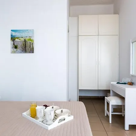 Готель Aqua Marina Living