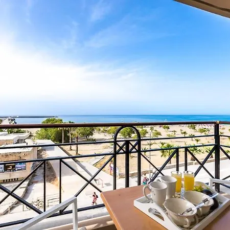 Отель Aqua Marina Living 2*